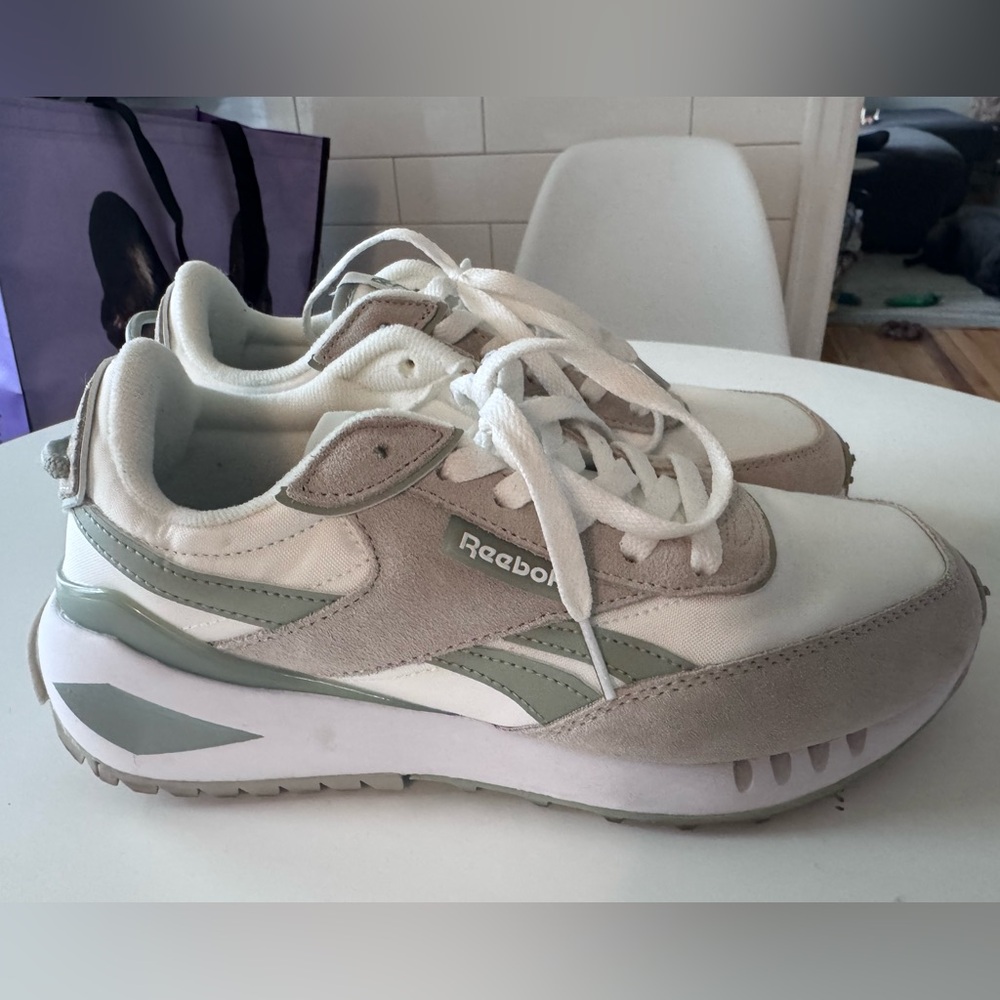 Women’s Reebok Comfort Sneakers 8.5